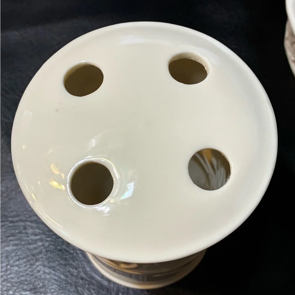 Elegant Cream Ceramic Bathroom Set